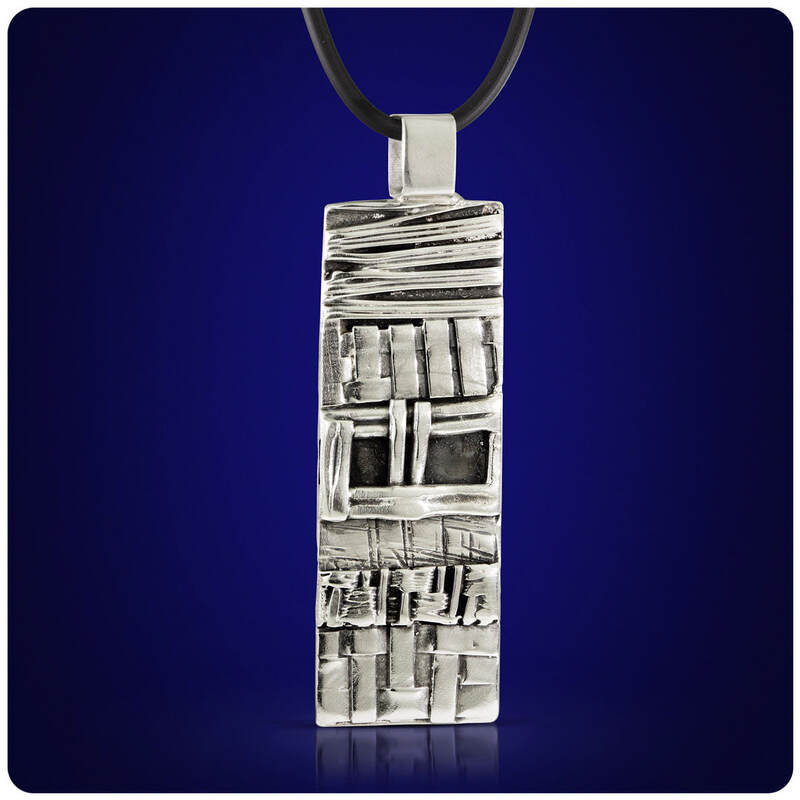 NEW YORK MINUTE PENDANT